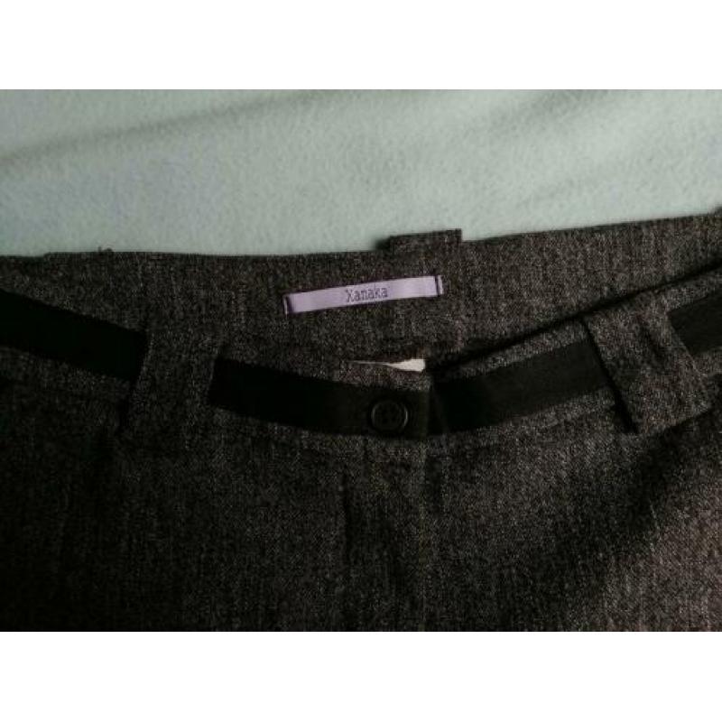 New! Without tags Xanaka Size 40 Smart trouser Grey Cropped