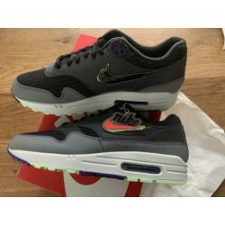 Nike air Max 1 Future swoosh pack. Maat 44,5/10,5 nieuw.