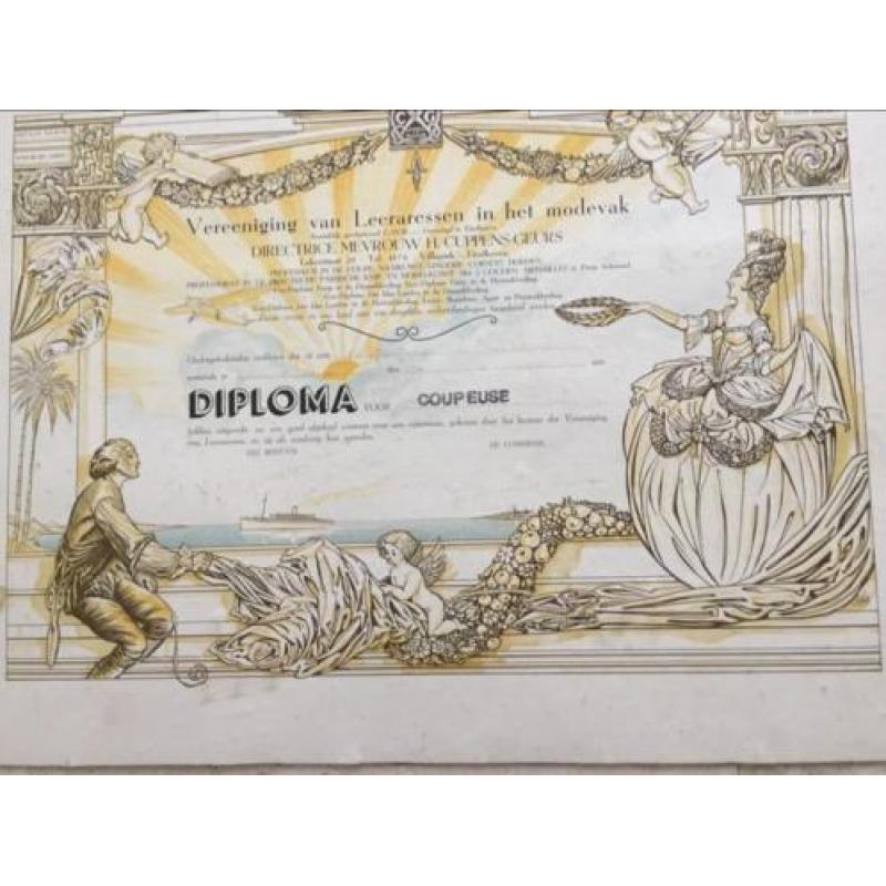 Te koop:diplomas coupeuse en costumière uit 1943