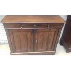 Een paar Mahonyhouten commodes