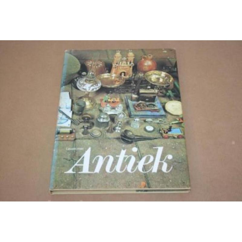 Boek - Leven met antiek !!