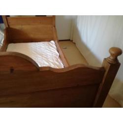 Antiek bed, twijfelaar (1,5 persoons)