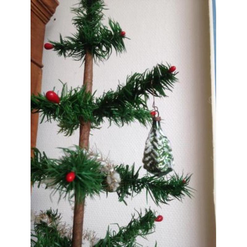 Oude antieke kerstversiering verenboom feathertree