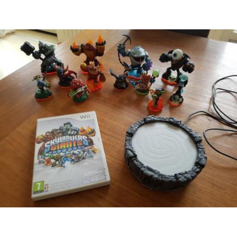 Wii Skylanders Giants spel, portaal en 12 skylanders