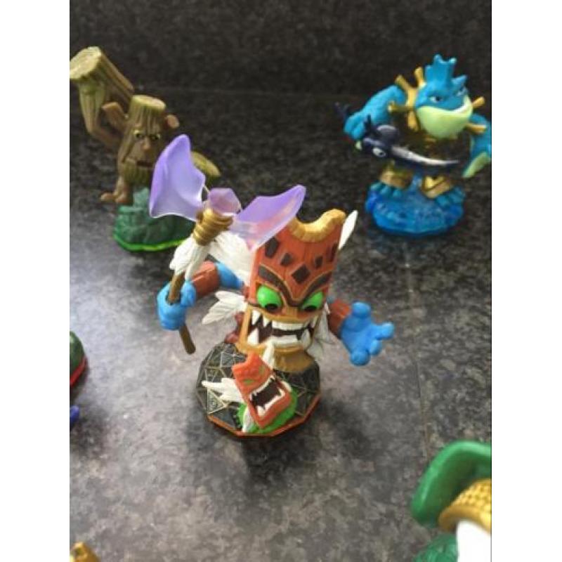 18 skylanders