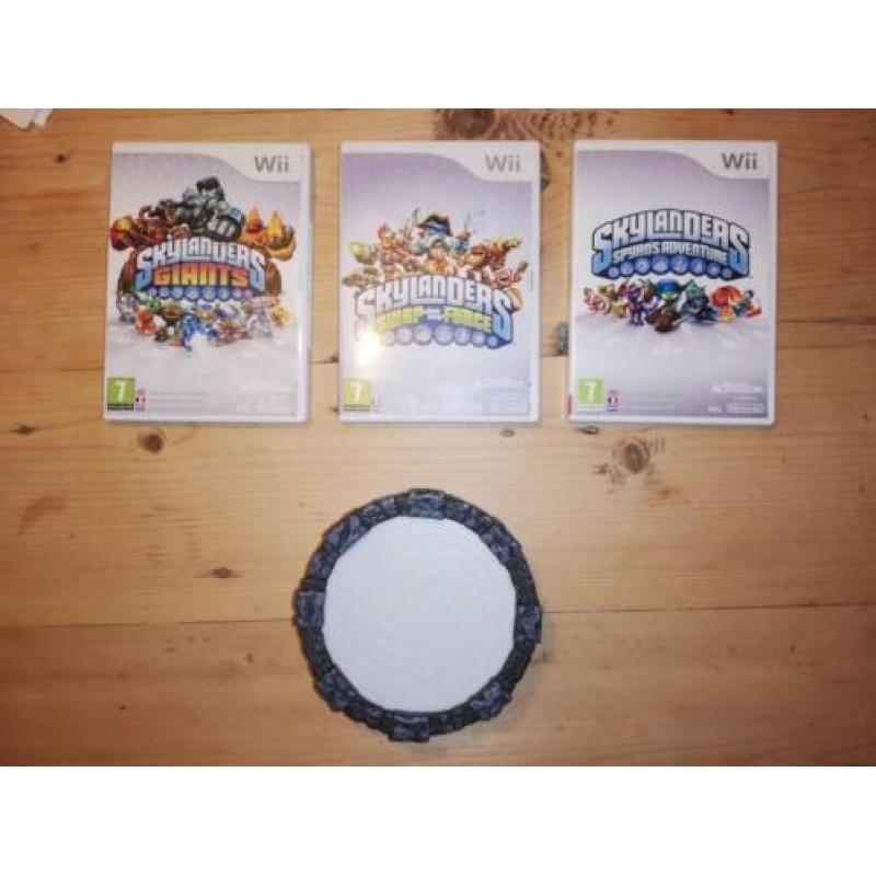 3 Wii Skylander Games + Portal + Poppetjes