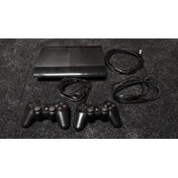 PlayStation 3 500GB Slim + spellen 2x + controler 2x